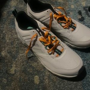 New unworn Columbia men’s sz 11.5 fluid form shoes. Only $45 Questions?  Ask!